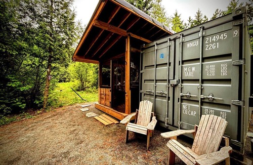 Bancroft House | Cozy Container for a Unique Glamping Experience in the Forest in Bancroft, Ontario