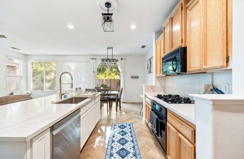 Regency Park House | Cozy & Contemporary Sacramento Gateaway