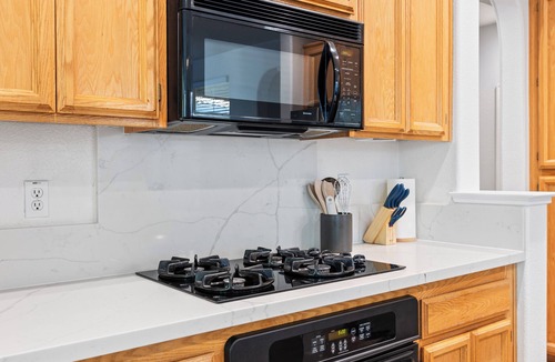 Regency Park House | Cozy & Contemporary Sacramento Gateaway