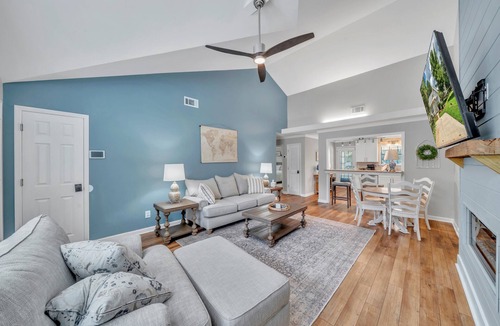 Warner Robins House | Cozy & Convenient 2BR/2BA Townhome