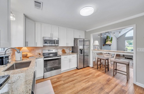 Warner Robins House | Cozy & Convenient 2BR/2BA Townhome