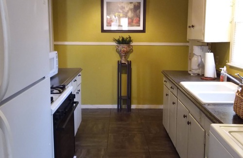 Little Rock House | Cozy, Convenient, and Quiet