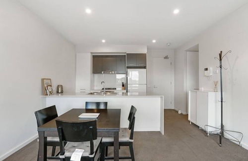 Bundoora Apartment | Cozy & Convenient Bundoora Apt withparking