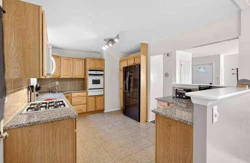 Newark House | Cozy, Convenient, Centrally Located Newark Rancher