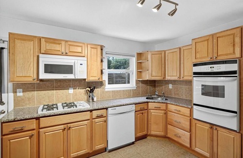 Newark House | Cozy, Convenient, Centrally Located Newark Rancher