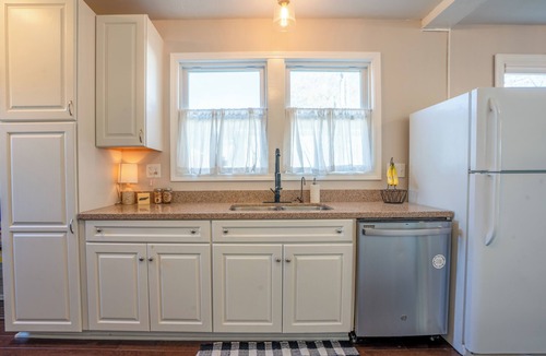 Alcoa House | Cozy Convenient Cottage