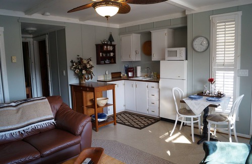 Grottoes Apartment | Cozy Convenient Getaway