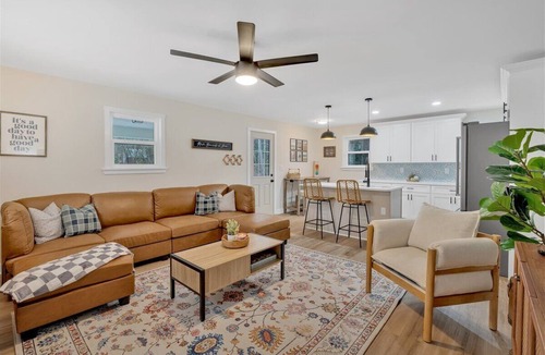 Acworth House | Cozy,Convenient home in Downtown