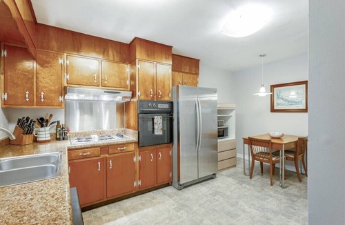 Lupton City House | Cozy Convenient Mid-Century Apt!