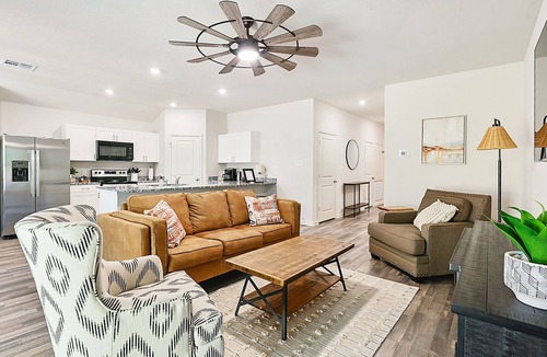 College Station House | Cozy & convenient to TAMU, the Brazos County Expo, & Legends!