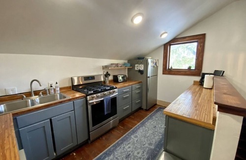 Clarksville House | Cozy Cool Apartment on 6th Street!nWALK TO ACL FEST!