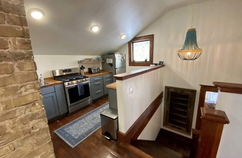 Clarksville House | Cozy Cool Apartment on 6th Street!nWALK TO ACL FEST!