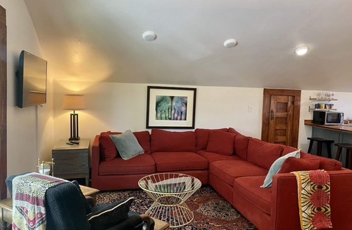 Clarksville House | Cozy Cool Apartment on 6th Street!nWALK TO ACL FEST!