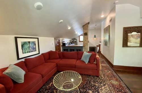 Clarksville House | Cozy Cool Apartment on 6th Street!nWALK TO ACL FEST!