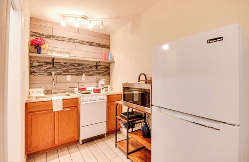 Dallas Apartment | Cozy Coop Near Dallas Full Kitchen Patio