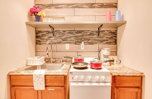 Dallas Apartment | Cozy Coop Near Dallas Full Kitchen Patio