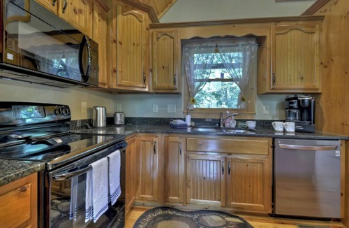 Eagle Mountain Cabin | Cozy Coosawattee cabin with a fire pit! - Cardinal Cabin