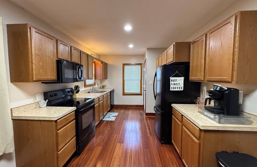 Salina Cottage | Cozy Corner Cottage - 4 Bed/2 BathnNo Cleaning Fee!