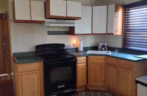 Floral Park House | Cozy corner guest house