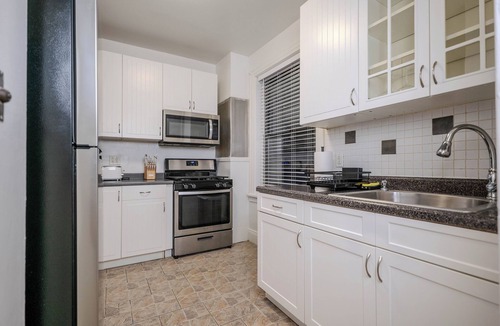 Hoboken Apartment | Cozy Corner: Midtown Convenience
