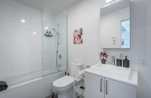 Shaughnessy Village Apartment | Cozy Corner - Modern 1BR in MTL