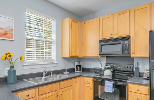Cornelius Condo | Cozy Corner Oasis