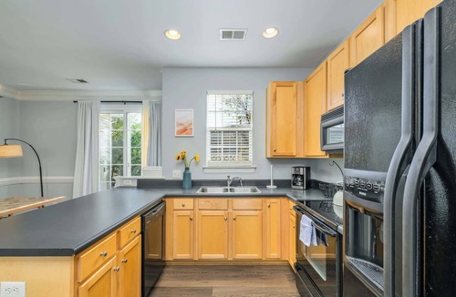 Cornelius Condo | Cozy Corner Oasis