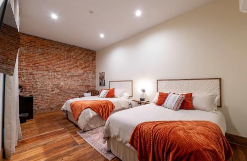 Versailles Hotel | Cozy Corner - Room 5