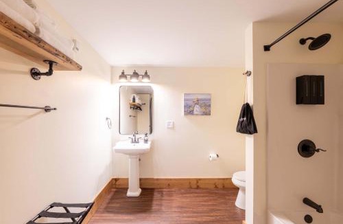 Versailles Hotel | Cozy Corner - Room 5