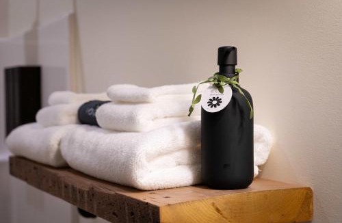 Versailles Hotel | Cozy Corner - Room 5