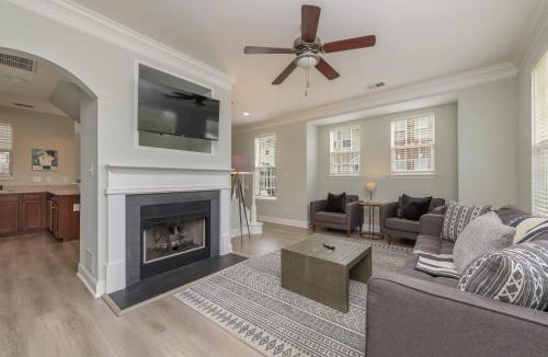 Cornelius House | Cozy Corner Townhome