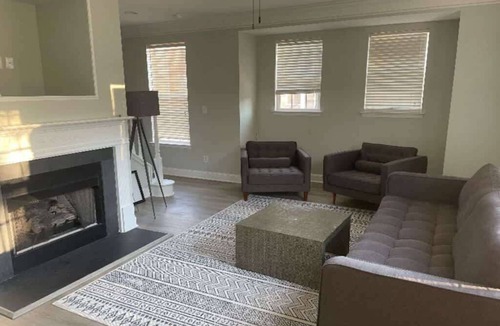 Cornelius House | Cozy Corner Townhome
