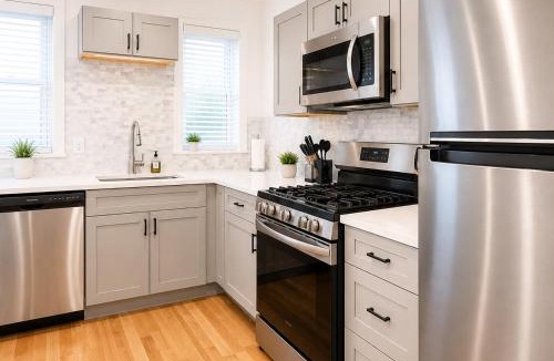 Corn Hill House | Cozy Cornhill Getaway, Free Parking KitchenWD