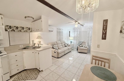 North Fort Myers House | Cozy Costal Cottage in North Fort Myers