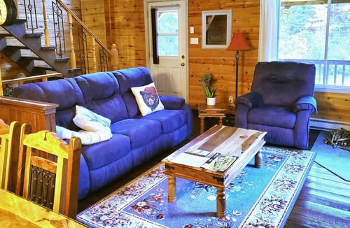 Saint-Alexis-des-Monts Ski Chalet | Cozy Cottage by the Rivière du Loup. 100' of private access.