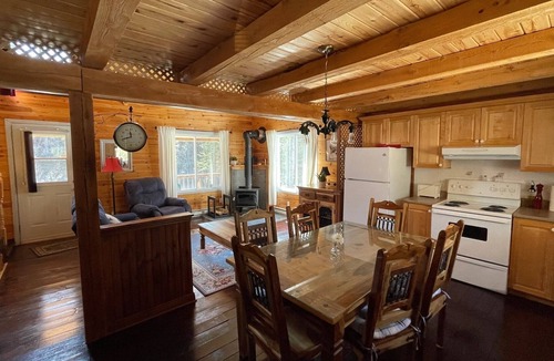 Saint-Alexis-des-Monts Ski Chalet | Cozy Cottage by the Rivière du Loup. 100' of private access.