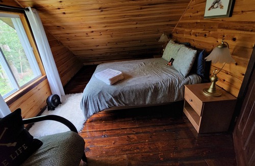 Saint-Alexis-des-Monts Ski Chalet | Cozy Cottage by the Rivière du Loup. 100' of private access.