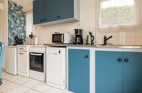 Saint-Malo-de-Guersac Cottage | Cozy Cottage in Brière Park with Private Terrace and Garden Access