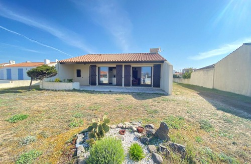 Bretignolles-sur-Mer House | Cozy Cottage 200m from Beach & Surf Spot – WIFI, 4 Sleeps