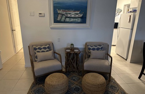 East Naples House | Cozy Cottage, 1/2 Block from Naples Bay