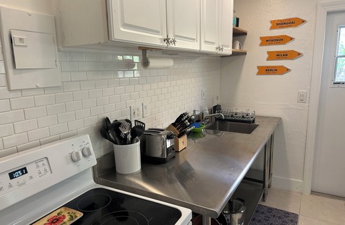 East Naples House | Cozy Cottage, 1/2 Block from Naples Bay
