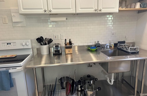 East Naples House | Cozy Cottage, 1/2 Block from Naples Bay