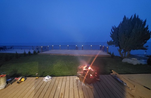 Selkirk Cottage | Cozy cottage 1.5hrs from Toronto. Steps to private waterfront, lake facing deck.