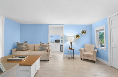 Historic Old Northeast House | Cozy Cottage! 1 mile from Downtown & St. Pete Pier