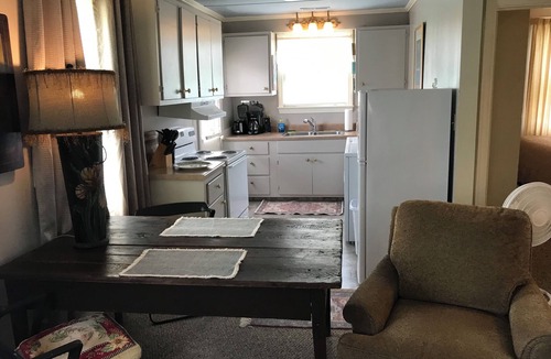 Lynn Cottage | Cozy, cottage,1bedroom 1bath,1daybed in open living space. Much liked, Monthly