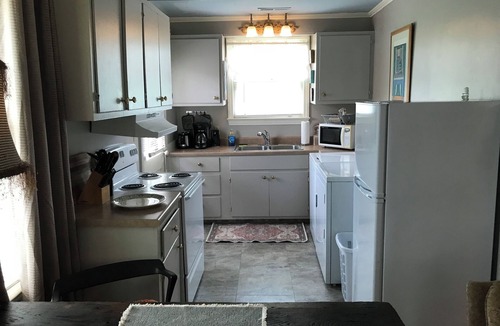 Lynn Cottage | Cozy, cottage,1bedroom 1bath,1daybed in open living space. Much liked, Monthly