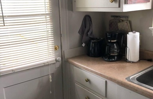 Lynn Cottage | Cozy, cottage,1bedroom 1bath,1daybed in open living space. Much liked, Monthly