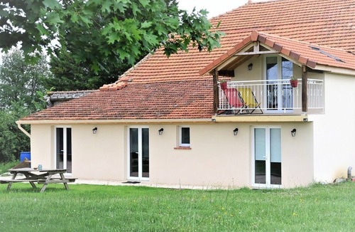 Puymaurin Apartment | cozy cottage 2/4p, swimming pool, spa & Pyrenees
