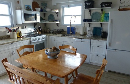 Newburyport Cottage | Cozy cottage 250 steps from the beach.