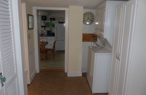 Newburyport Cottage | Cozy cottage 250 steps from the beach.